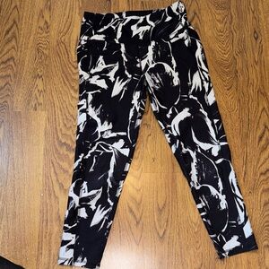 DSG Cropped Black and White Abstract Print Leggings